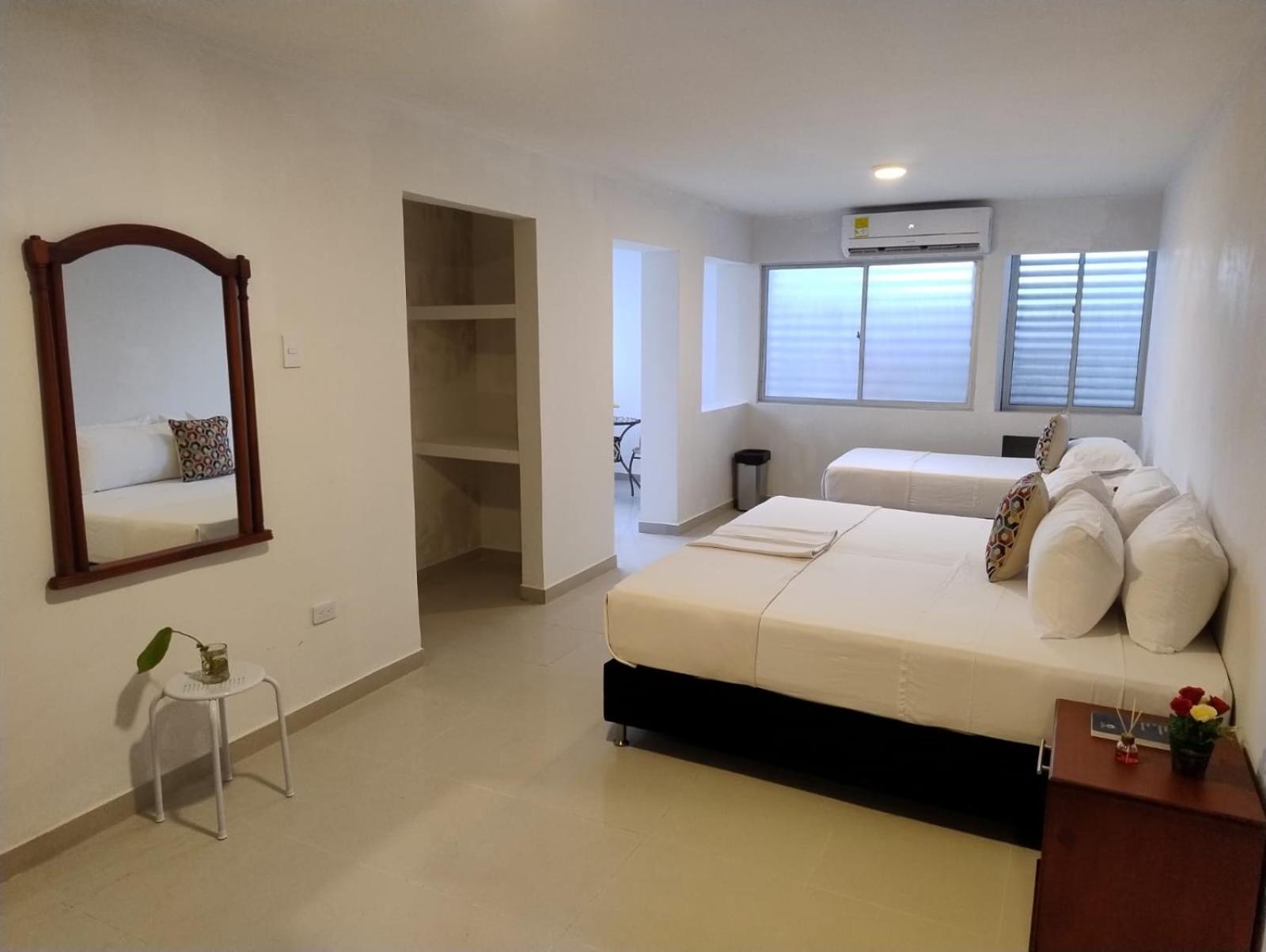 Hostel Dorado Plaza Getsemani Cartagena Екстериор снимка